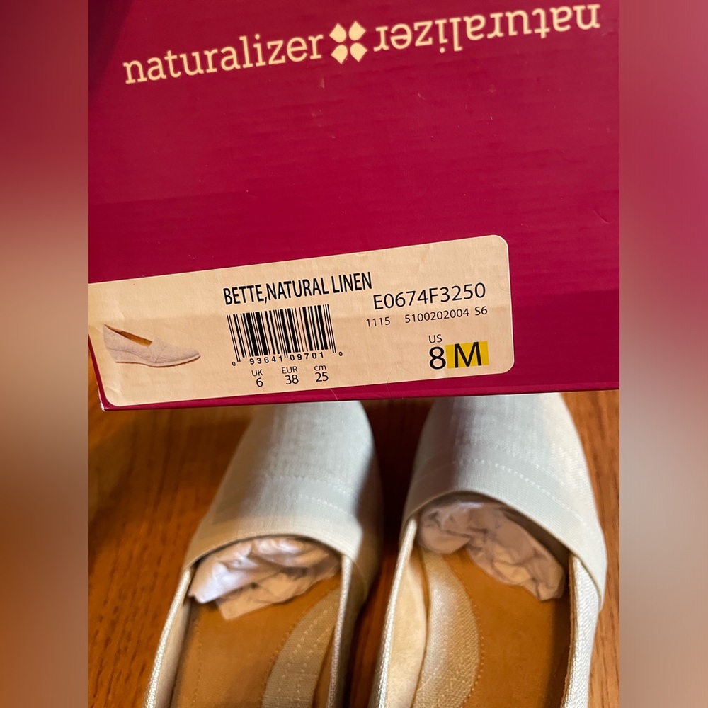 Naturalizer Cream Wedges - Picture 6 of 6